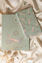 Cargar imagen en el visor de la galería, Set de cuadernos con ilustración original en acuarela de un narval. Ideales para journaling, escritura, dibujo y momentos de inspiración.