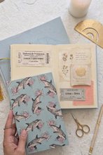Cargar imagen en el visor de la galería, libreta para hacer junk journaling hecha en colombia