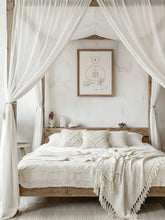 Cargar imagen en el visor de la galería, El Narval y la Luna - Print
