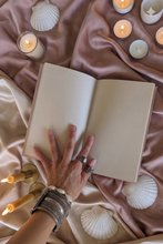 Cargar imagen en el visor de la galería, libreta  amigable con el medio ambiente para dibujar, escribir y hacer journaling. Para mujeres  que quieren conectar con ellas mismas a traves del journaling. hecho en colombia por maria lefay, casa lefay
