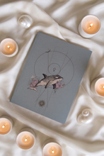 Cargar imagen en el visor de la galería, libreta artesanal para mujeres que escriben o dibujan inspirada en geometria sagrada y ballenas orcas
