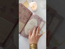 Cargar y reproducir el video en el visor de la galería, Libro del Perdón para Journaling

