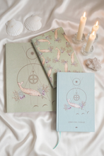 Cargar imagen en el visor de la galería, libretas cuadernos y libro guiado d ejournaling para enfrentar la vida sin miedo y con coraje, con ilustraciones de narval la luna y geometria sagrada para mujeres
